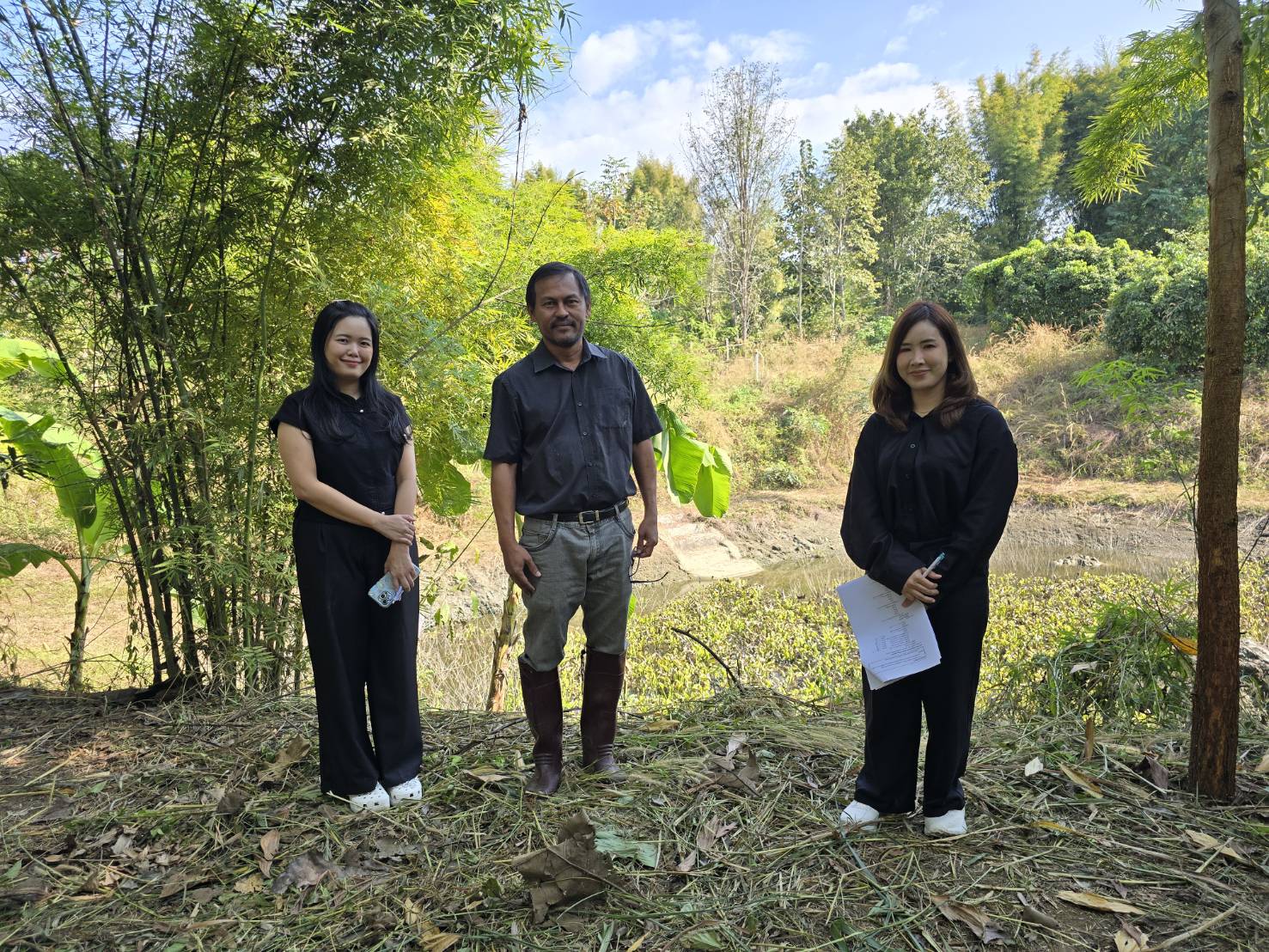 สำนักงานพัฒนาชุมชนอำเภอแม่ออน ติดตามการดำเนินงาน โคก หนอง นา แปลง นายทนง ทองภูเบศร์