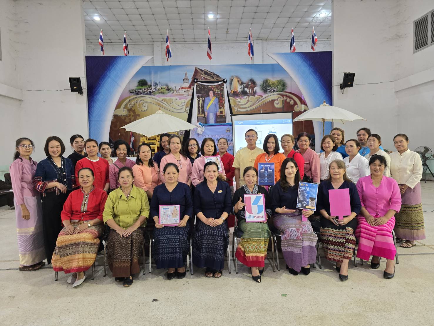 สำนักงานพัฒนาชุมชนอำเภอแม่ออน ร่วมดำเนินโครงการอบรมพัฒนาศักยภาพสตรีอำเภอแม่ออน