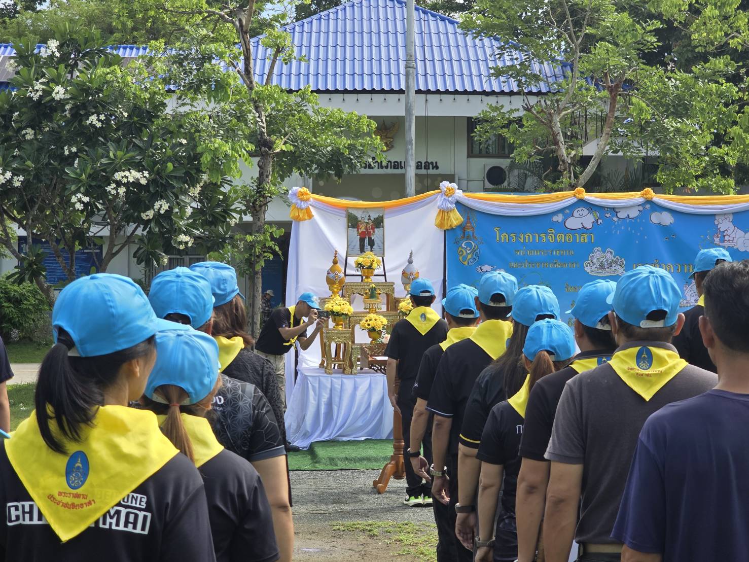 สำนักงานพัฒนาชุมชนอำเภอแม่ออน ร่วมกิจกรรมจิตอาสาพัฒนา เนื่องในโอกาสพระราชพิธีมหามงคลเฉลิมพระชนมพรรษา ๔ รอบ สมเด็จพระนางเจ้าฯ พระบรมราชินี ๓ มิถุนายน ๒๕๖๙