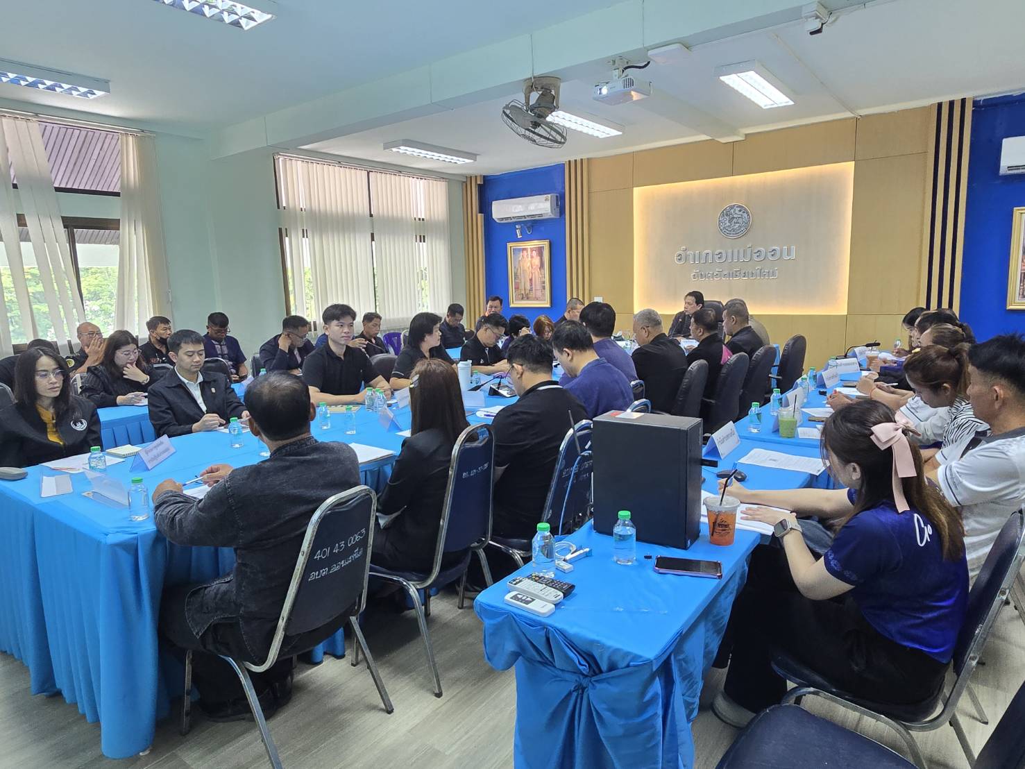 สำนักงานพัฒนาชุมชนอำเภอแม่ออน เข้าร่วมการประชุมหัวหน้าส่วนราชการ หัวหน้าหน่วยงานรัฐวิสาหกิจ ผู้บริหารสถานศึกษา ผู้บริหารองค์กรปกครองส่วนท้องถิ่น องค์กรภาคเอกชน และคณะกรรมการบริหารงานระดับอำเภอ (กบอ.) ประจำเดือนมิถุนายน 2569