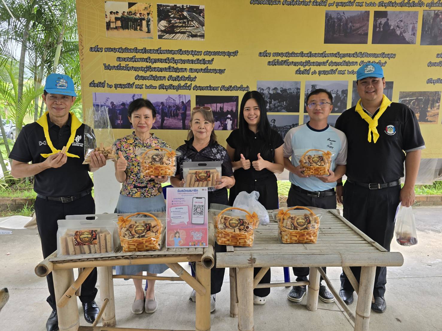  สำนักงานพัฒนาชุมชนอำเภอแม่ออน นำผู้ประกอบการ OTOP ร่วมจำหน่ายสินค้าโครงการ "ไทยช่วยไทย" ลดภาระ ลดค่าครองชีพ ให้พี่น้องประชาชนชาวแม่ออน